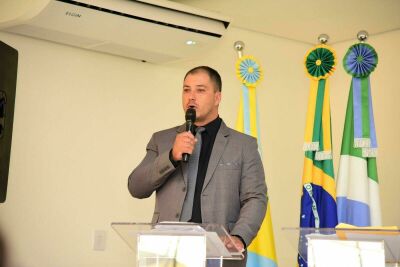 Imagem da notícia Artur Baird tem 10 dias para explicar contratos de R$ 324 mil sem licitação, incluindo escritório ligado à sua campanha